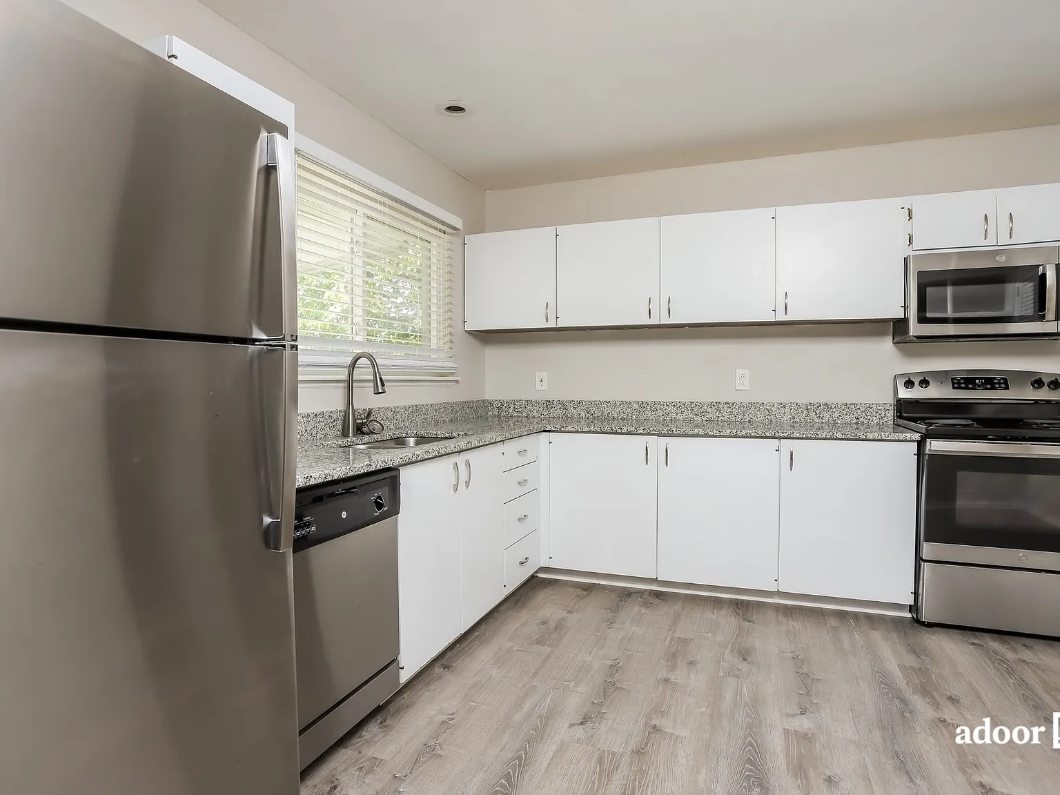 3 bed, 2.0 bath, 1465 sqft, $1,745 — Photo 2