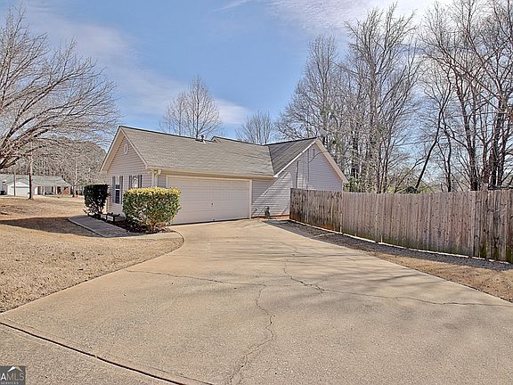 3rd image of 514 Sarahs Ln