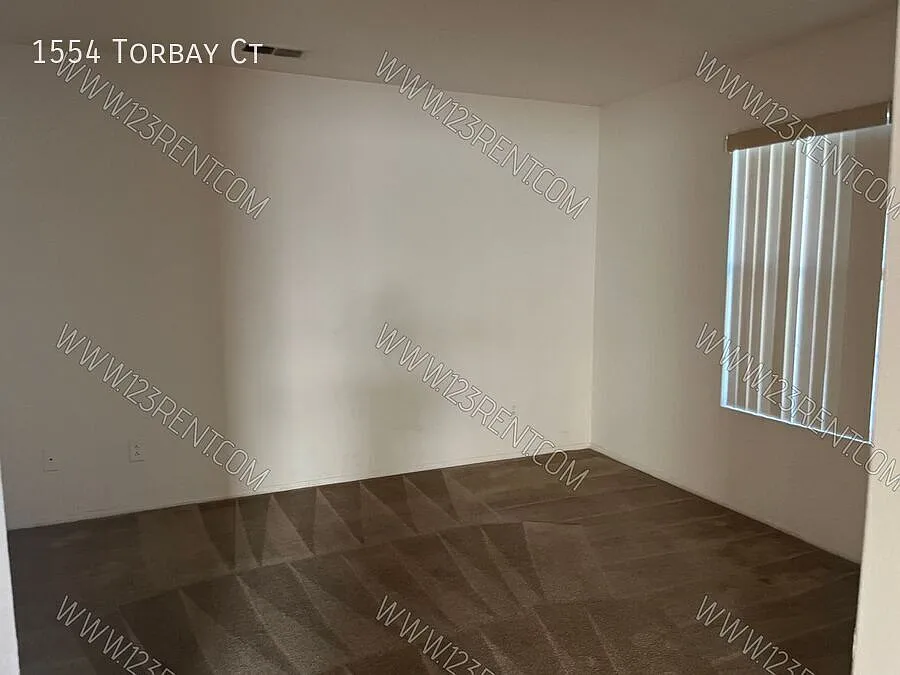 3bd/2bth Lancaster West Single Story Home Bonus Room — Photo 3