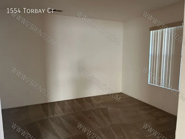 1554 Torbay Ct — Photo 3