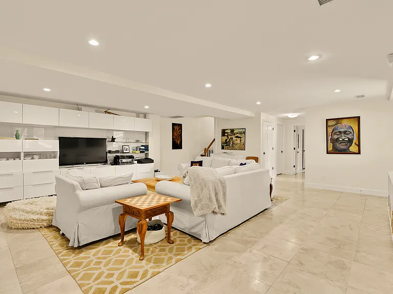 3111 Chain Bridge Rd NW — Photo 51