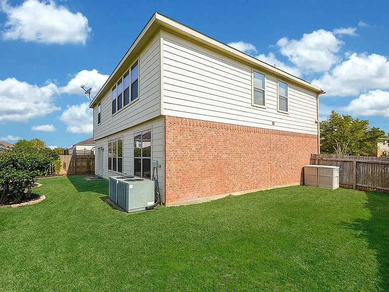 2410 Crossmill Ln — Photo 43