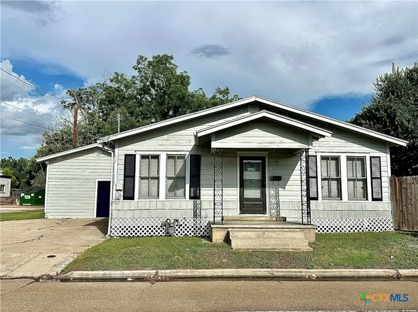 604 S Navarro St, Victoria, TX 77901