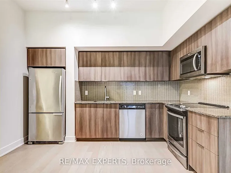 20 Shore Breeze Dr #450 — Photo 9