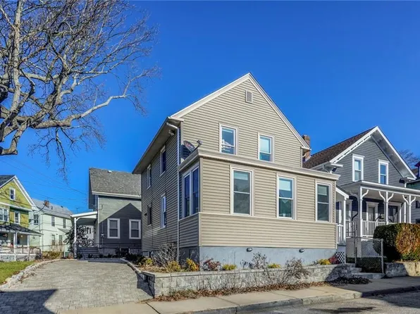21 Bayview Ave, Newport, RI 02840