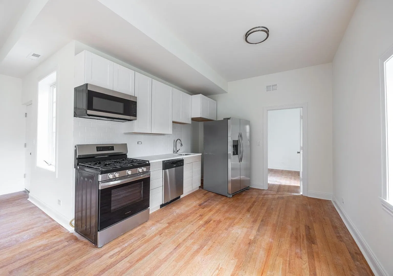 Top Floor 3 Bed 2 Bath Near Avondale — Photo 2