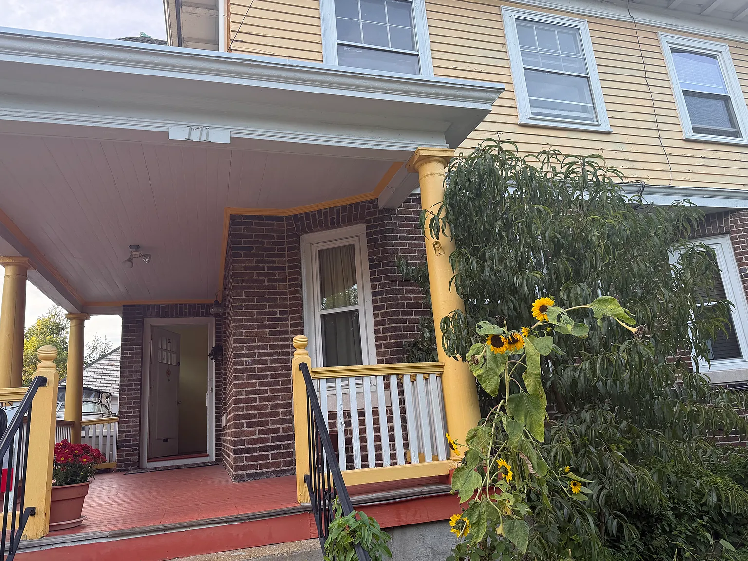 4 bed, 1.5 bath, 2100 sqft, $2,500 — Photo 3