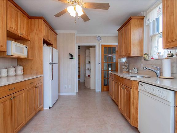 3rd image of 113 Frederick Ave