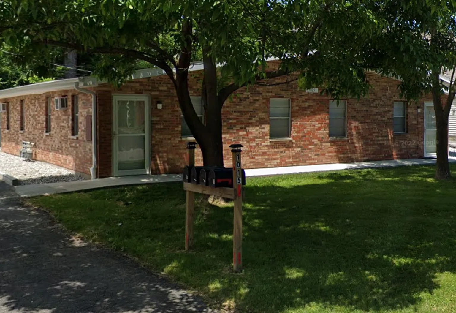 1015 Southpark Dr — Photo 1