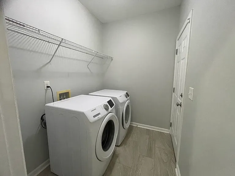 1605 Villa Cir — Photo 9