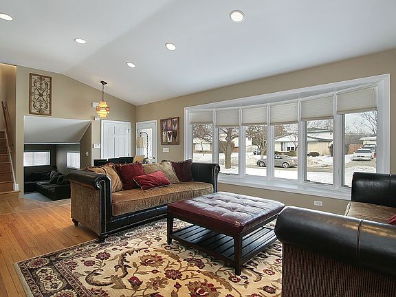 STRIKING LIVING ROOM