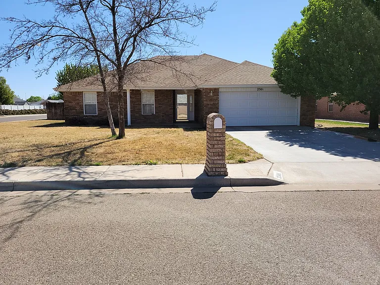 2301 Jadyn Ln — Photo 1