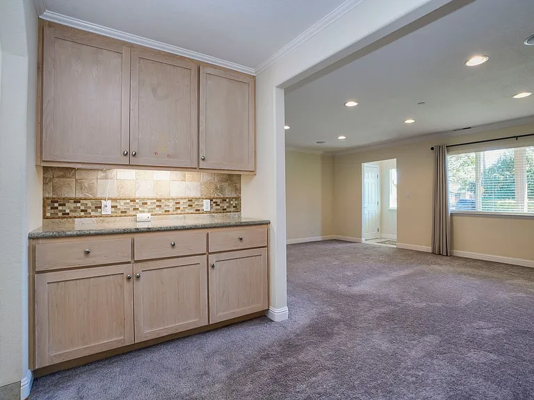 1621 Huron Ave — Photo 17
