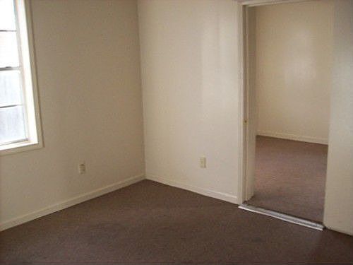 3rd image of 817 Simmons Pl