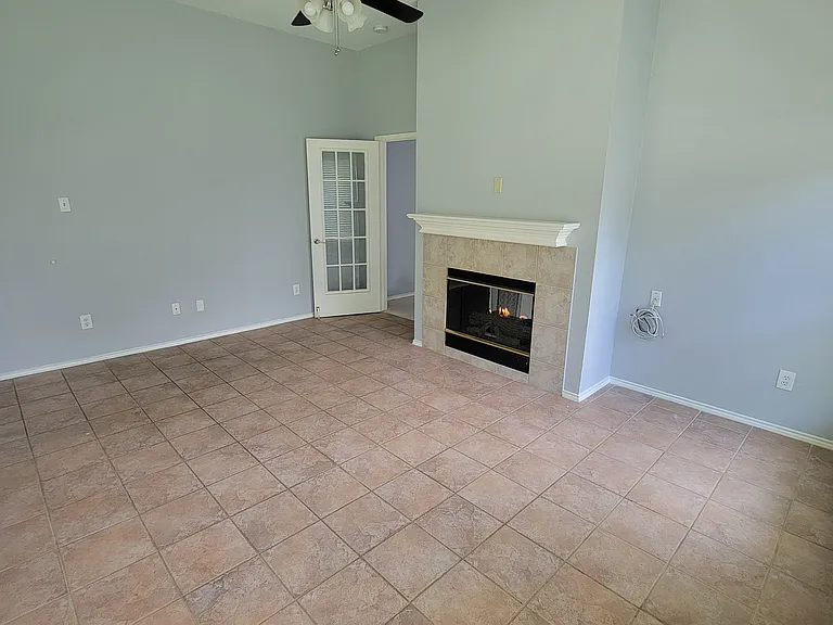 401 Colony Dr — Photo 11