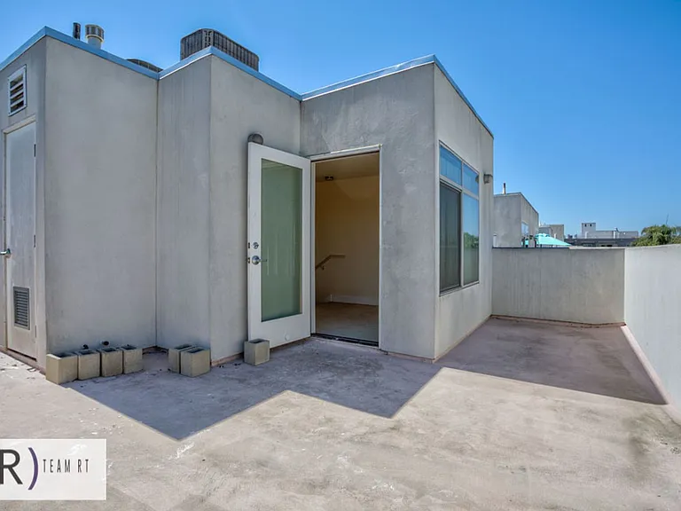 1737 Colby Ave #201 — Photo 22