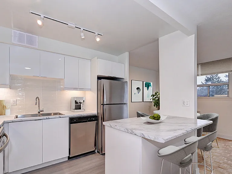 188 Margaret Ave — Photo 2