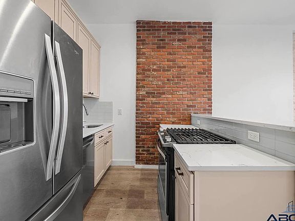 5th image of 841 Willoughby Ave #3A