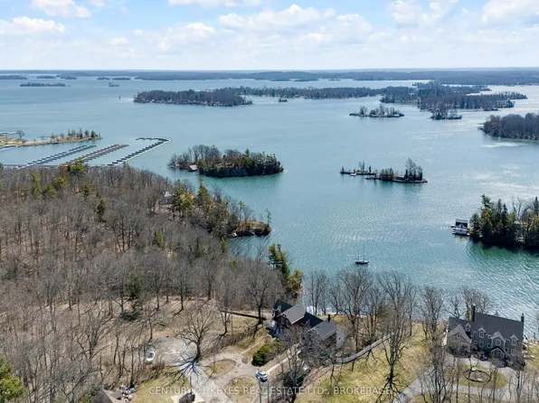 13 Windsor Dr E, Gananoque, ON K7G 2C9