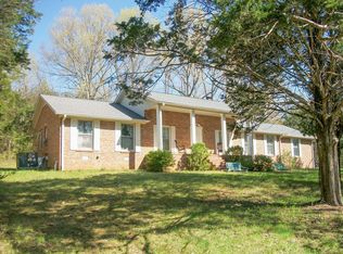 631 N Lassiter Barker Rd, Readyville, TN 37149