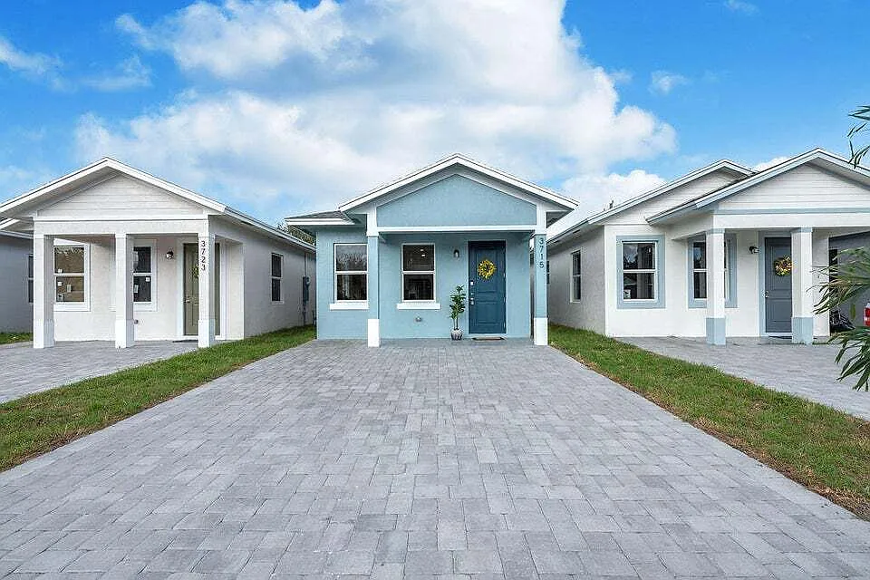 3739 Saginaw Avenue/Aristi Fl Managment — Photo 3