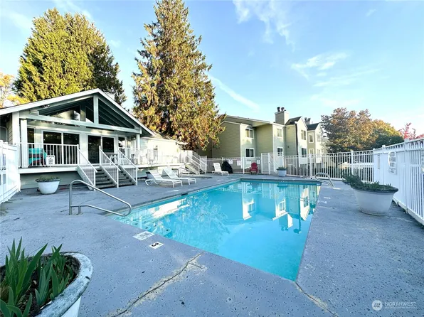 975 Aberdeen Avenue NE #B202, Renton, WA 98056