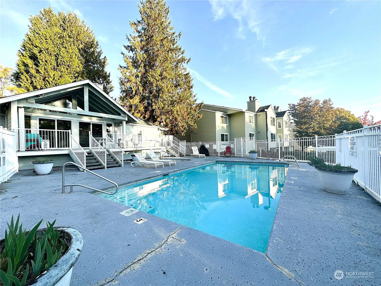 975 Aberdeen Avenue NE #B202 photo 1