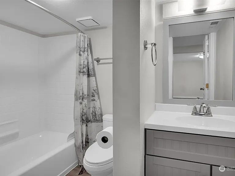 4327 4th Ave NE #B — Photo 7