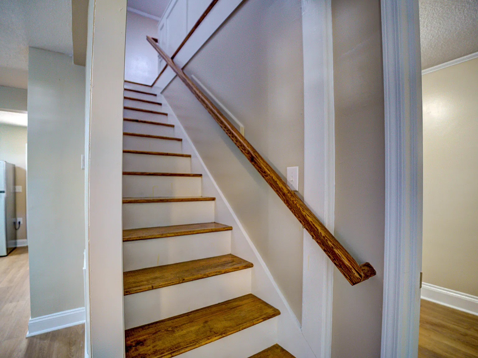 Pink St 206 S - 1 — Photo 2