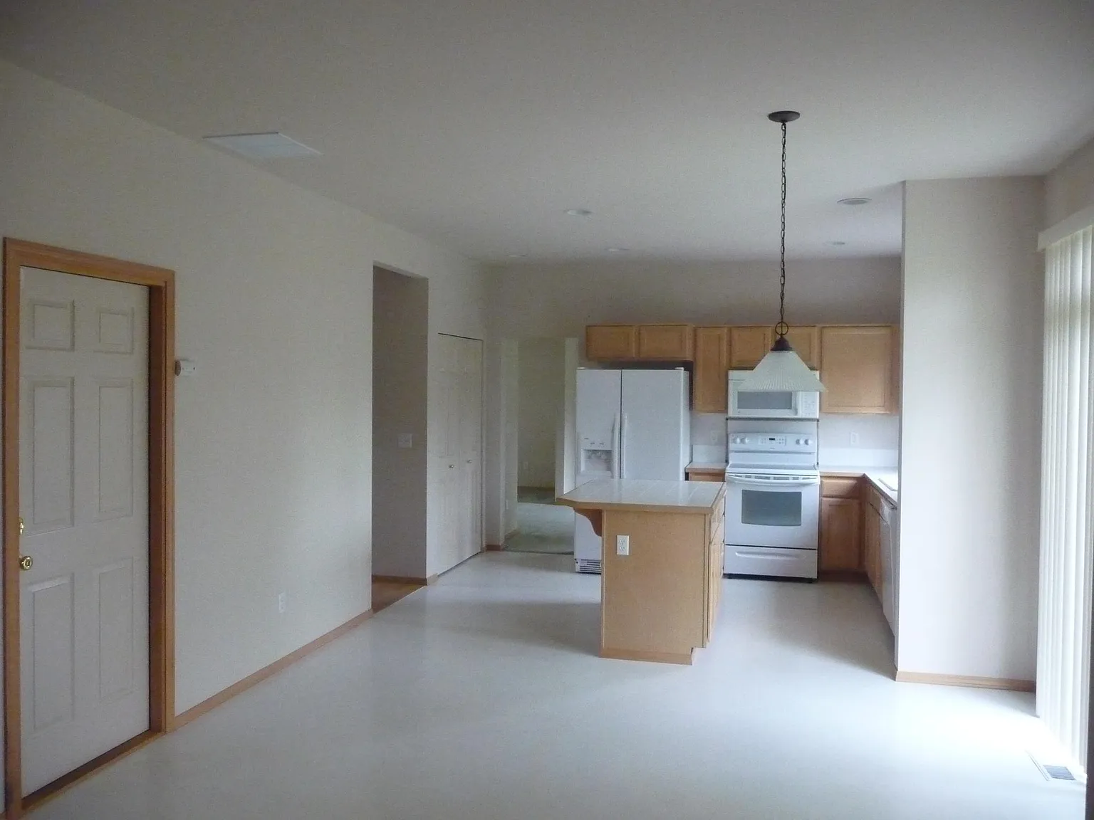 4 bed, 2.5 bath, 2253 sqft, $3,300 — Photo 3