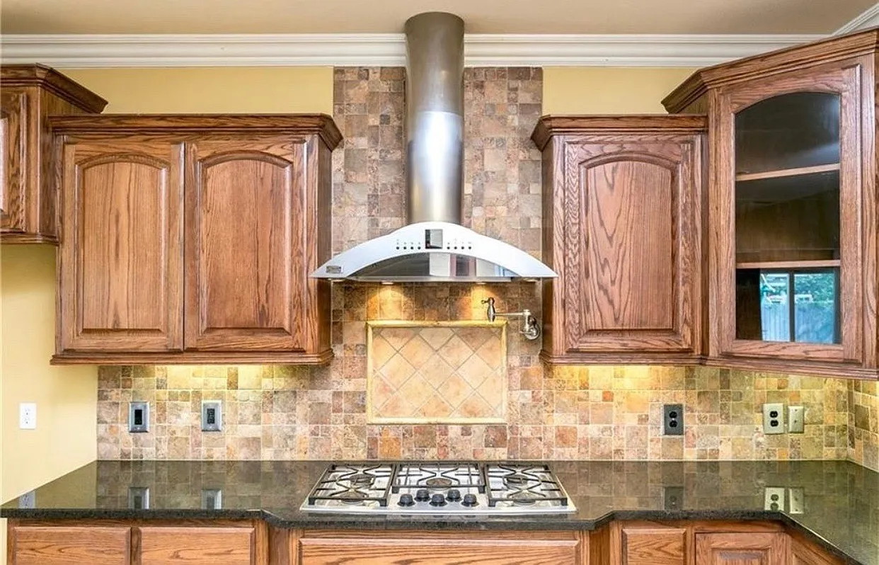 4 bed, 2.5 bath, 2657 sqft, $3,500 — Photo 4
