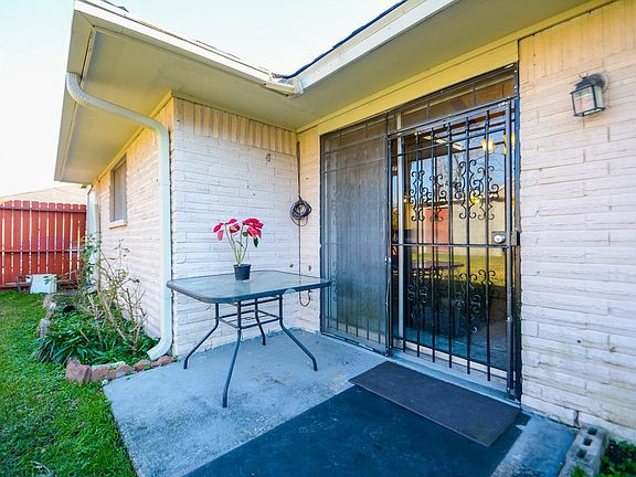 3rd image of 2222 Winter Bay Ln