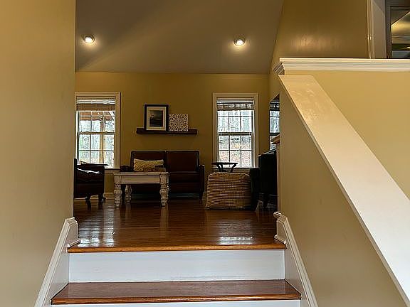 3rd image of 1045 Durham St