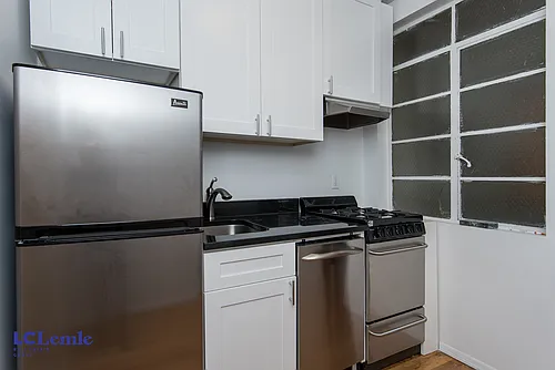209 E 88th St Photo 1