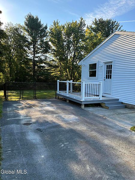 4th image of 18 Walter Road