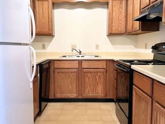 4th image of 417 427 N 2nd Street Carlson #427/8
