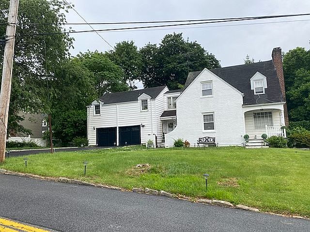 1st image of 161 Alexander Ave