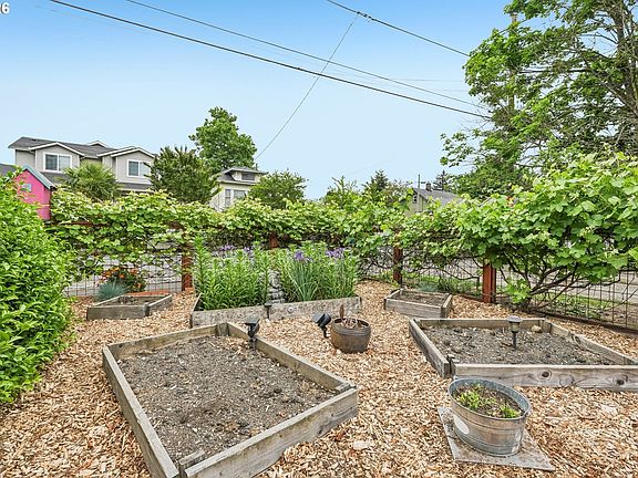 4th image of 1511 NE Rosa Parks Way