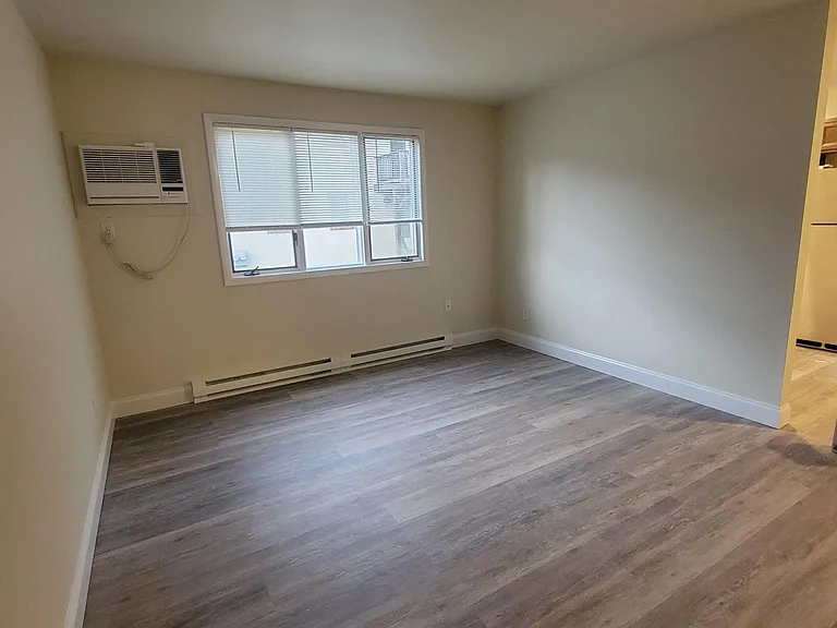 377 W Broad St #3 — Photo 5