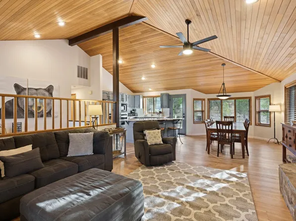 (undisclosed Address), Sunriver, OR 97707