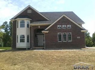 824 Glen Mdws, South Lyon, MI 48178