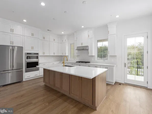 8627 Erdem Pl, Chevy Chase, MD 20815