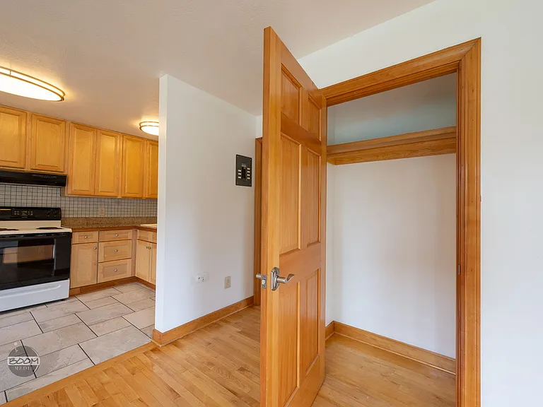 2326 Cordova St #8 — Photo 12