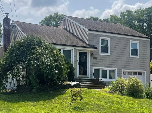 14 Bruce Lane S, Kings Park, NY 11754