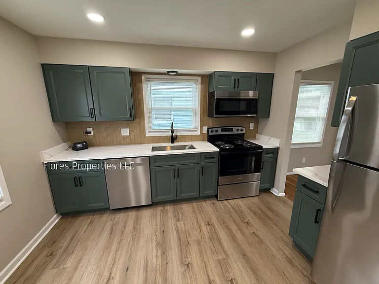 1136 Pauline Ave — Photo 10