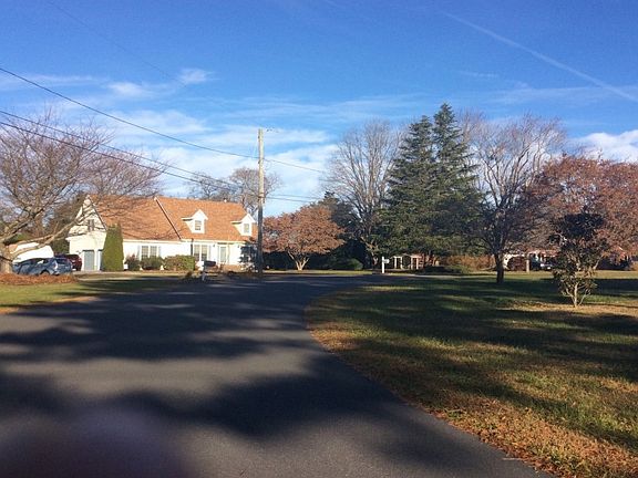 5th image of 27 Sussex Dr