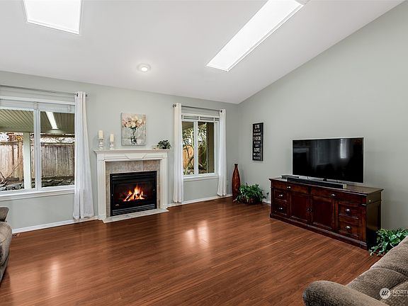 4th image of 16522 135th Avenue Ct E