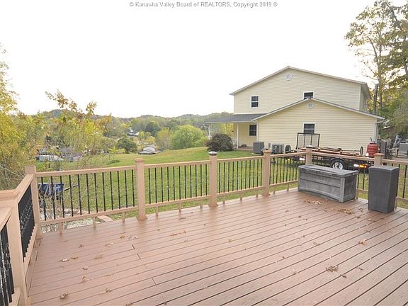 3rd image of 20 Crimson Oaks Dr