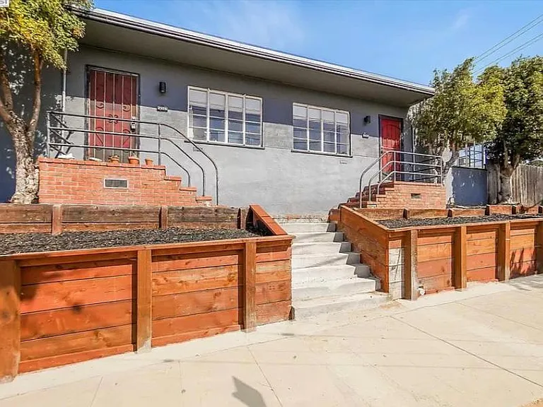 2978 Georgia St — Photo 1