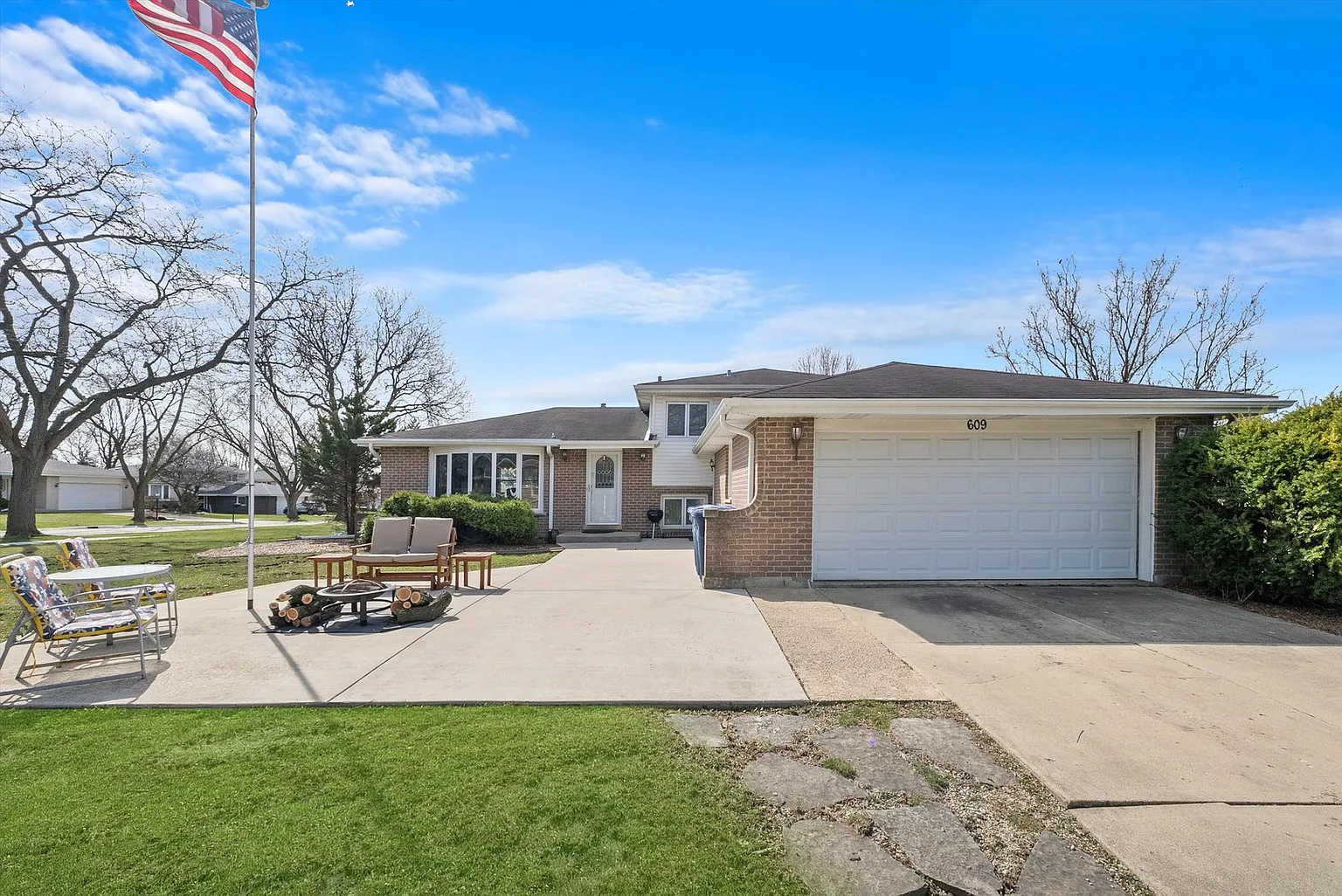 609 Chippewa Ln photo 1